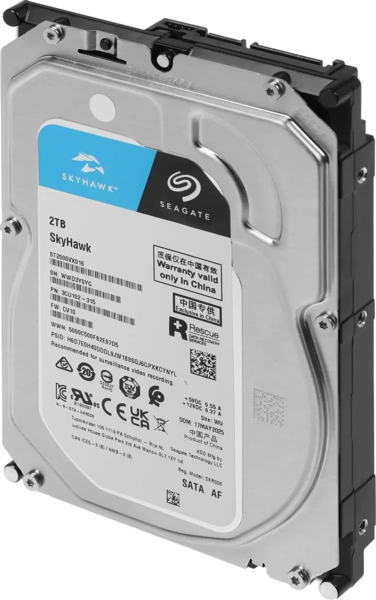 Seagate SkyHawk ST2000VX016 2TB — жесткий диск, вид под углом