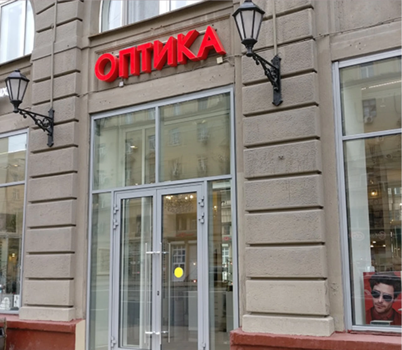 Установка видеонаблюдения в салоне оптики на проспекте Мира