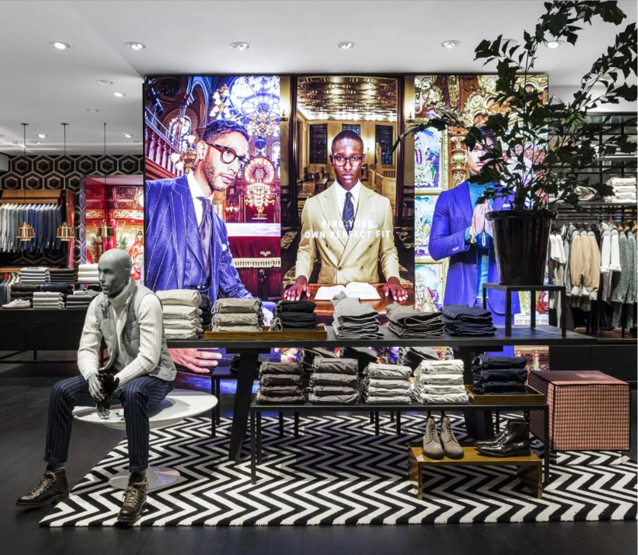 Установка IP-камер для магазина SuitSupply в ТРЦ Афимолл