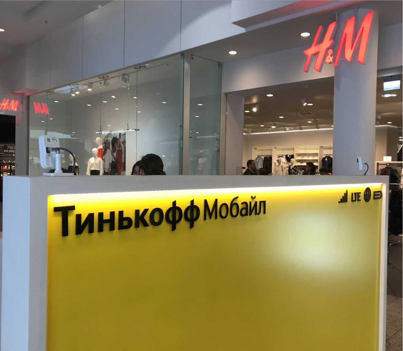 Монтаж IP-камер на островке Тинькофф в ТЦ МЕГА Белая дача