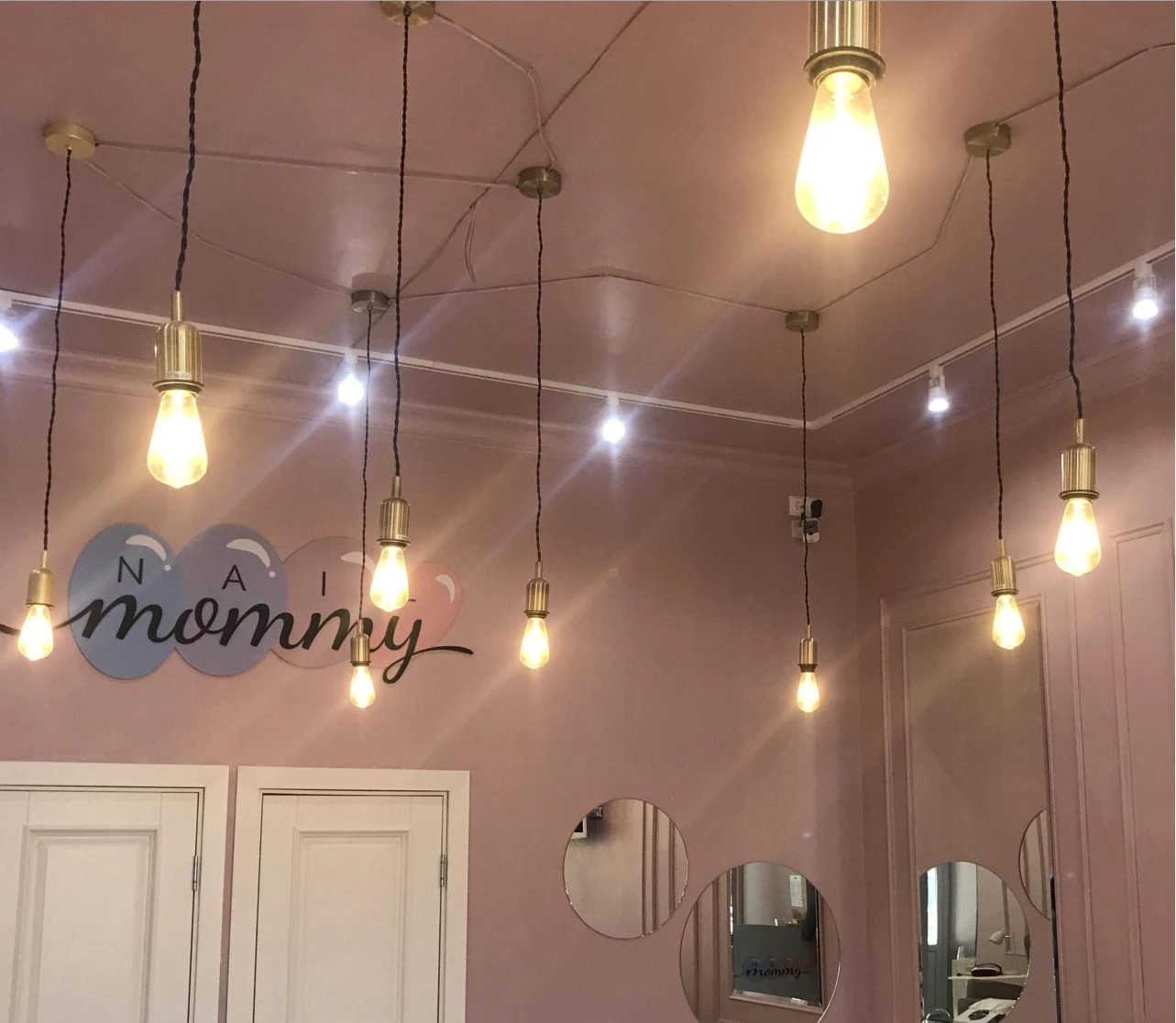 Установка видеонаблюдения для салона красоты Nail Mommy в Москве