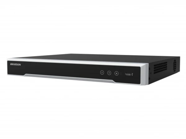 Сетевой видеорегистратор Hikvision DS-7608NI-M2/8P с восемью PoE-портами, вид спереди и справа