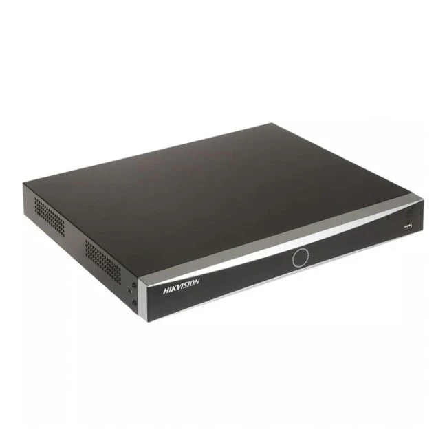 Сетевой видеорегистратор Hikvision DS-7616NXI-K2(D) в чёрном корпусе, вид спереди и слева