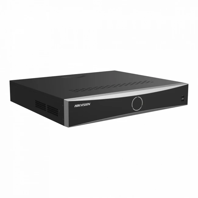 Сетевой видеорегистратор Hikvision DS-7732NXI-K4/16P(D) на 32 канала с 16 PoE-портами и интеллектуальной видеоаналитикой, вид спереди и слева