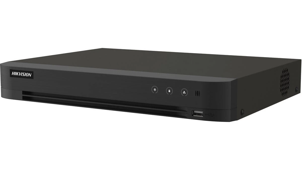 Гибридный видеорегистратор Hikvision iDS-7216HQHI-M1/XT/16A+4/1ALM на 16 каналов с интеллектуальной видеоаналитикой, вид спереди и справа