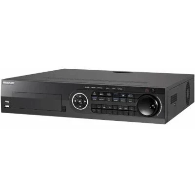 Гибридный видеорегистратор Hikvision iDS-7332HUHI-M4/S на 32 канала с интеллектуальной видеоаналитикой и панелью управления, вид спереди и справа